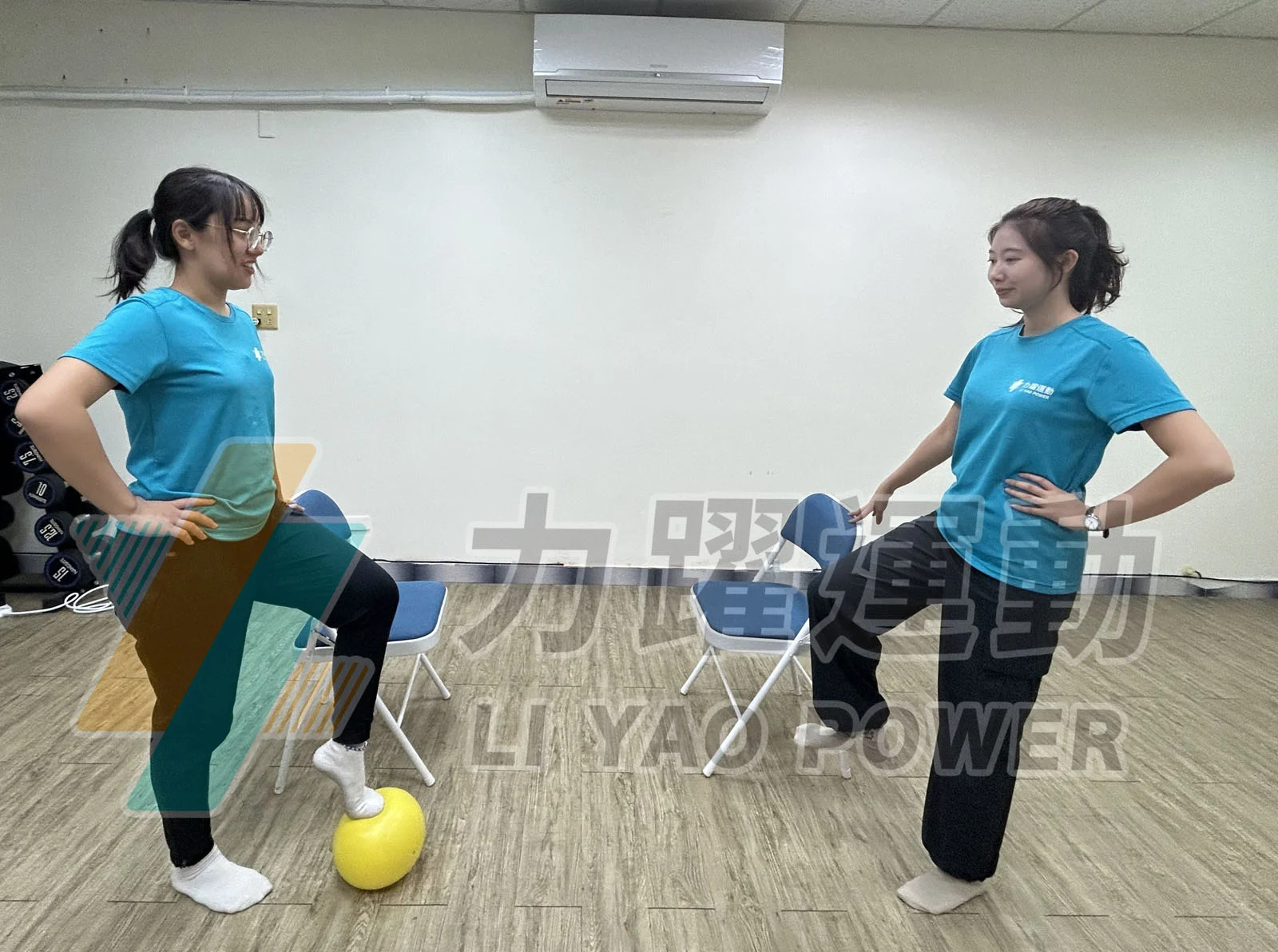 5站姿踢球1